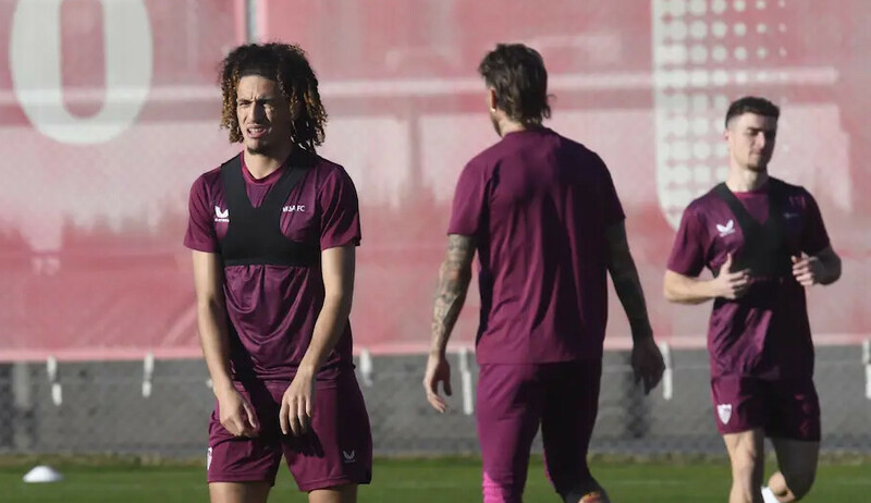 Sao trẻ MU bị cấm đá vì tẩn nhau với đồng đội - Ảnh 1