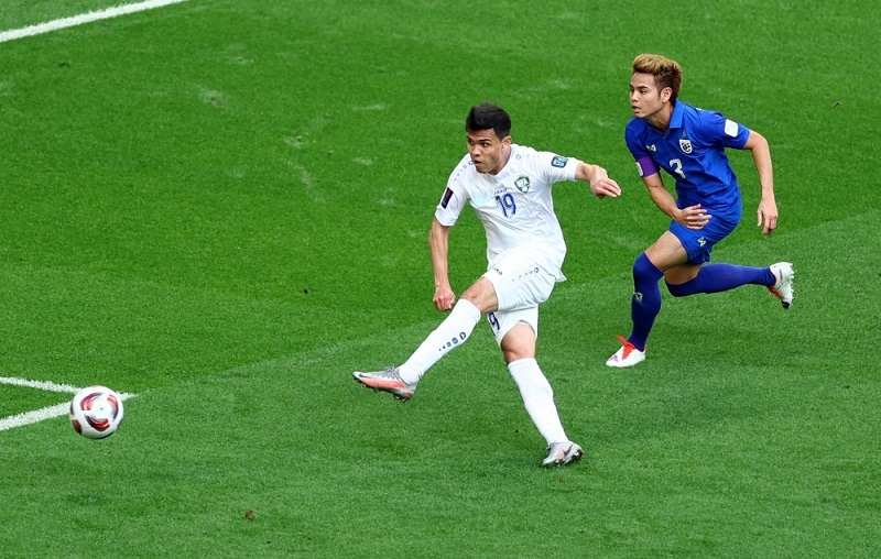 Đội trưởng ĐT Th&aacute;i Lan nhận chỉ tr&iacute;ch v&igrave; mắc lỗi trong thất bại trước Uzbekistan tại Asian Cup 2023 - Ảnh 1