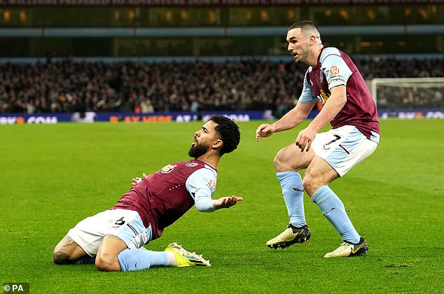 Ng&ocirc;i sao Aston Villa l&agrave;m tr&ograve; cười v&igrave; ăn mừng khi&ecirc;u kh&iacute;ch MU - Ảnh 1