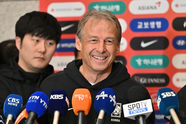 HLV Klinsmann thiếu t&ocirc;n trọng CĐV H&agrave;n Quốc, l&agrave;n s&oacute;ng đ&ograve;i sa thải tăng cao - Ảnh 1