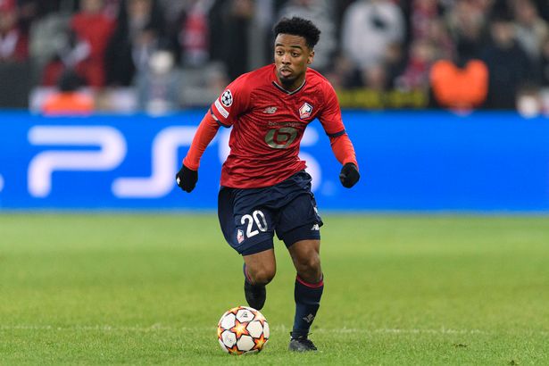 Cựu sao trẻ MU 'hạnh ph&uacute;c v&agrave; sụp đổ' khi rời Old Trafford - Ảnh 1