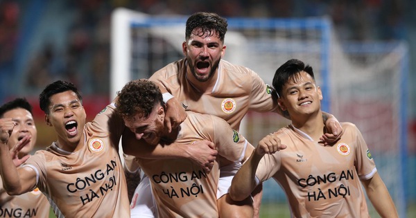 HLV Kiatisuk gi&uacute;p C&ocirc;ng an H&agrave; Nội thắng dễ TPHCM - Ảnh 1