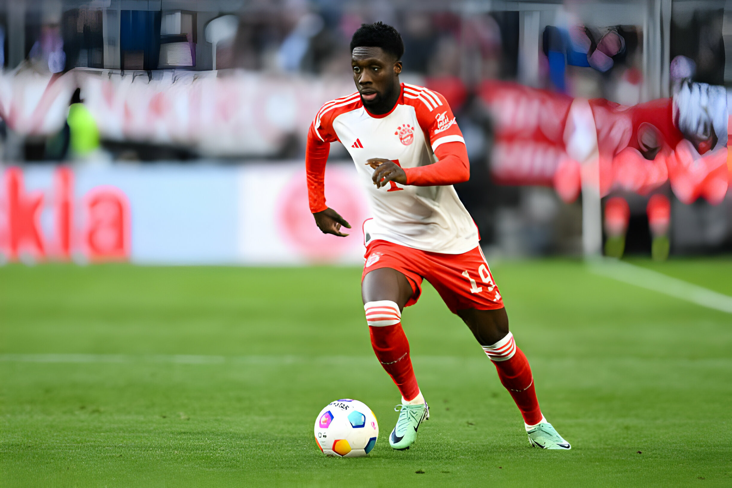 Real Madrid đạt thỏa thuận chi&ecirc;u mộ Alphonso Davies - Ảnh 1