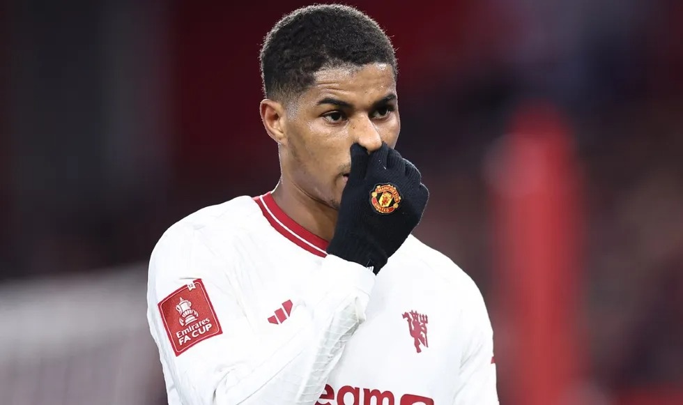 Đá kém lại hay làm màu, quả tạ Man United khiến đồng đội