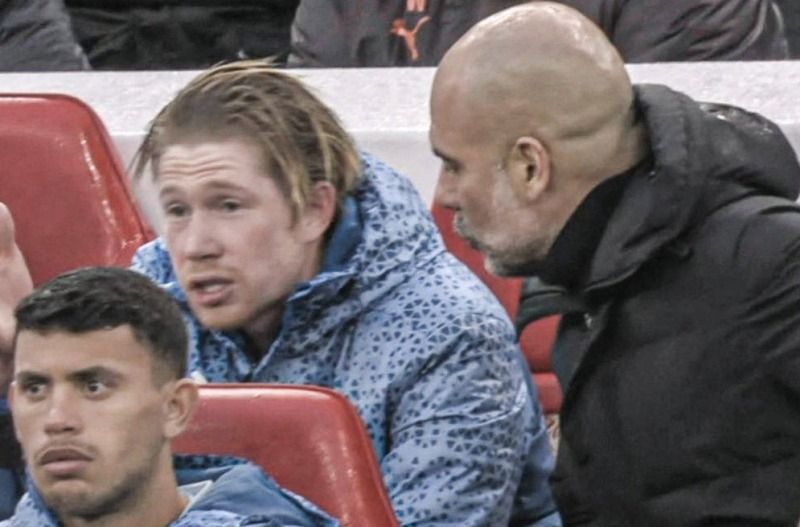 Bị De Bruyne &ldquo;bật tanh t&aacute;ch