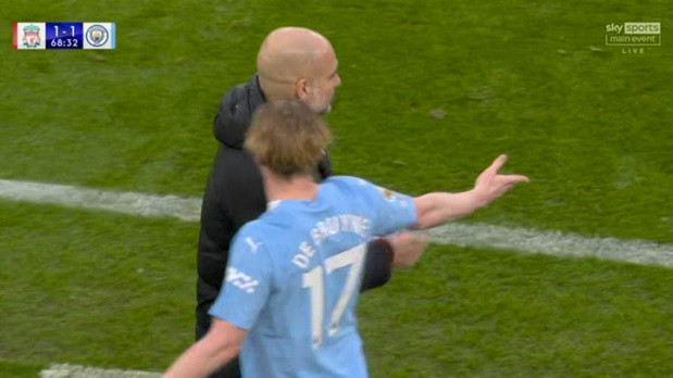 De Bruyne v&ugrave;ng vằng rời s&acirc;n, Pep Guardiola tuy&ecirc;n bố bất ngờ - Ảnh 1