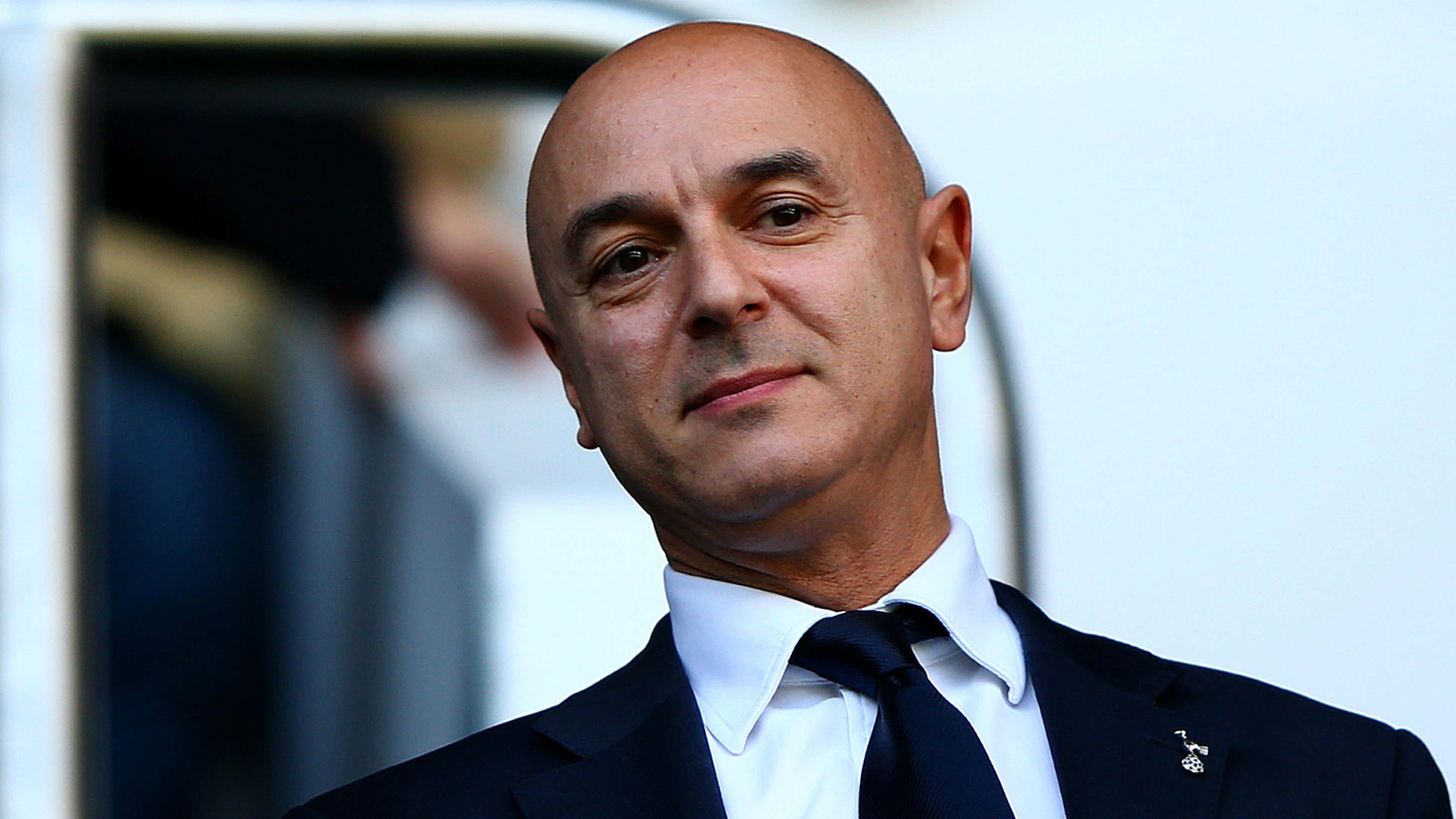Giữa cơn b&atilde;o chỉ tr&iacute;ch, Chủ tịch Daniel Levy rao b&aacute;n Tottenham - Ảnh 1