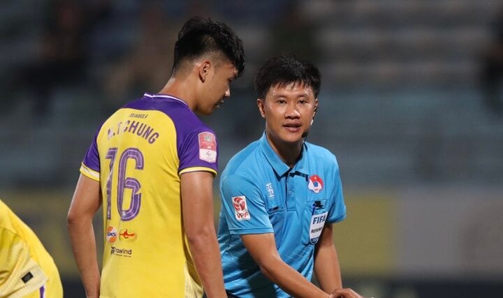 H&agrave; Nội FC tố c&aacute;o trọng t&agrave;i xử &eacute;p, gửi đơn kiến nghị l&ecirc;n VFF, VPF - Ảnh 1