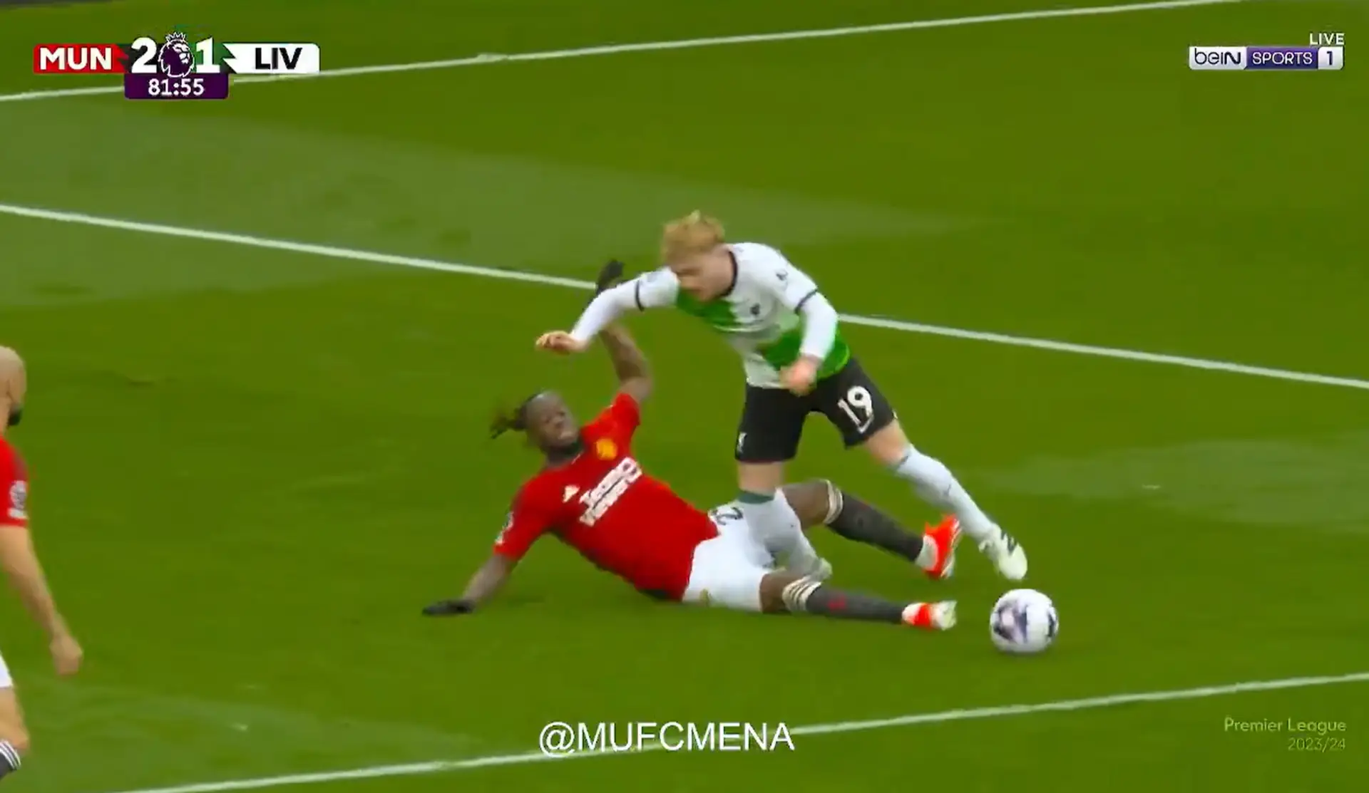 Tranh c&atilde;i nảy lửa MU bị phạt đền oan, mất 2 điểm trước Liverpool - Ảnh 1