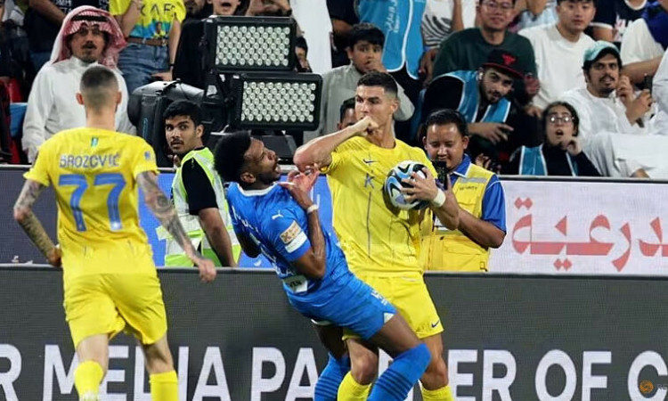 HLV Al Nassr: &lsquo;Ronaldo bị thẻ đỏ v&igrave; đối thủ ăn vạ&rsquo; - Ảnh 1