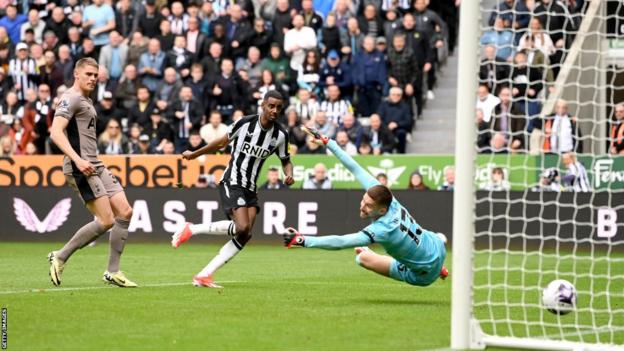Tottenham bất ngờ thua đậm Newcastle, cơ hội mở ra với MU - Ảnh 1