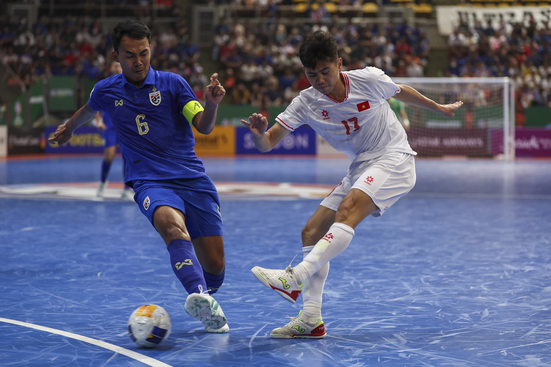 Thua Th&aacute;i Lan, Futsal Việt Nam vẫn gi&agrave;nh v&eacute; đi tiếp ở giải ch&acirc;u &Aacute; - Ảnh 1