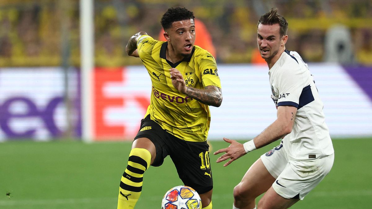 Jadon Sancho tỏa s&aacute;ng rực rỡ, Ten Hag bị gọi l&agrave; kẻ thất bại - Ảnh 1