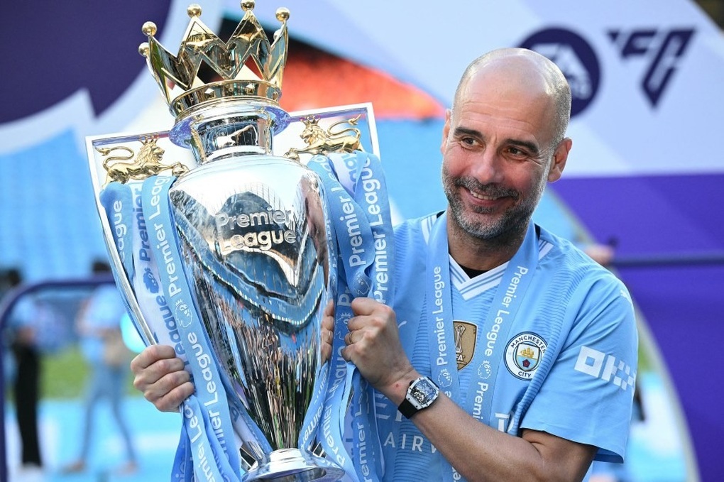 Ph&aacute; kỷ lục của Sir Alex, Pep Guardiola b&oacute;ng gi&oacute; rời Man City - Ảnh 1