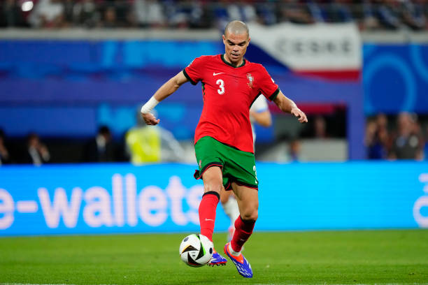 Ronaldo v&agrave; Pepe lập kỷ lục trong chiến thắng của Bồ Đ&agrave;o Nha - Ảnh 1