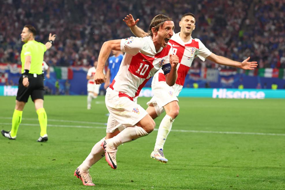 Luka Modric lập kỷ lục trong ng&agrave;y buồn của Croatia - Ảnh 1