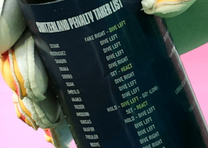 B&iacute; quyết bắt phạt đền tr&ecirc;n chai nước của thủ m&ocirc;n Pickford - Ảnh 1