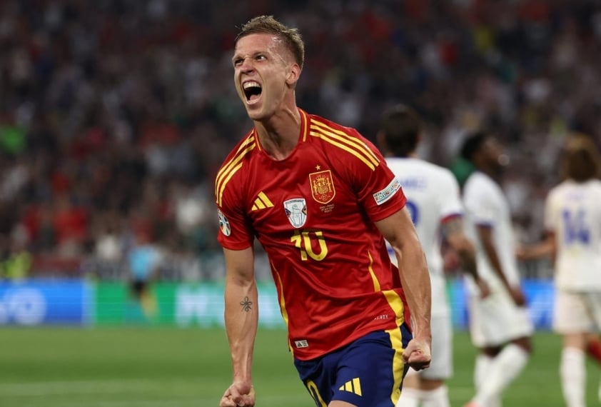 Thiếu tiền, Barcelona chơi chi&ecirc;u để đăng k&yacute; Dani Olmo - Ảnh 1