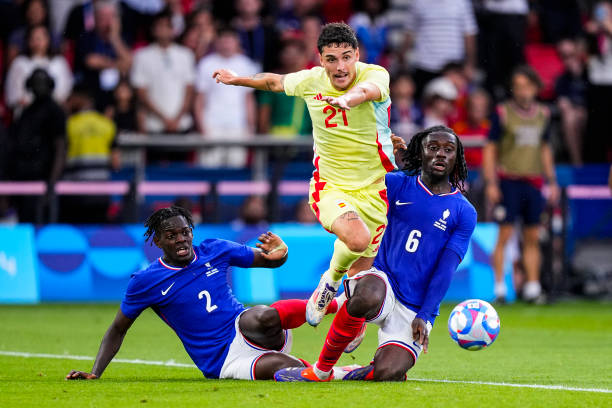 Thắng nghẹt thở 5-3 trước Ph&aacute;p, T&acirc;y Ban Nha gi&agrave;nh HCV Olympic - Ảnh 1