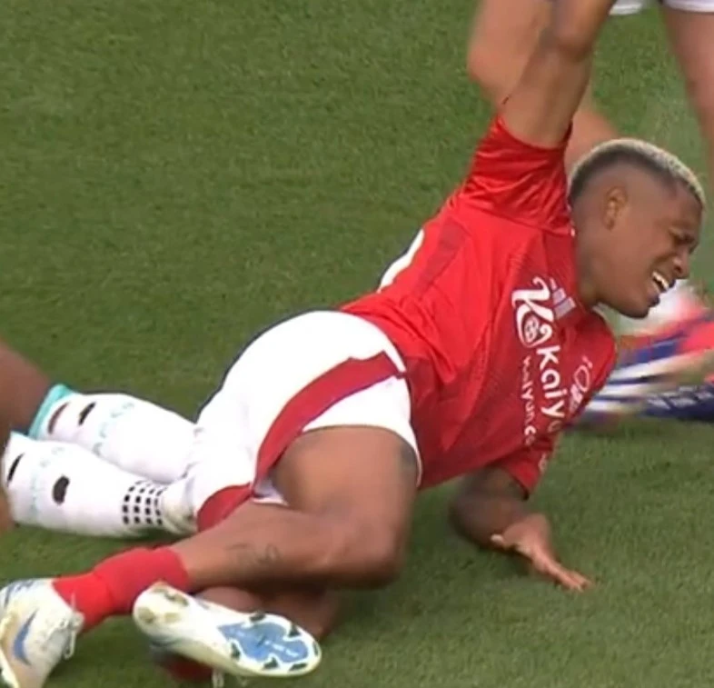 Ng&ocirc;i sao Ngoại hạng Anh chấn thương kinh ho&agrave;ng - Ảnh 1