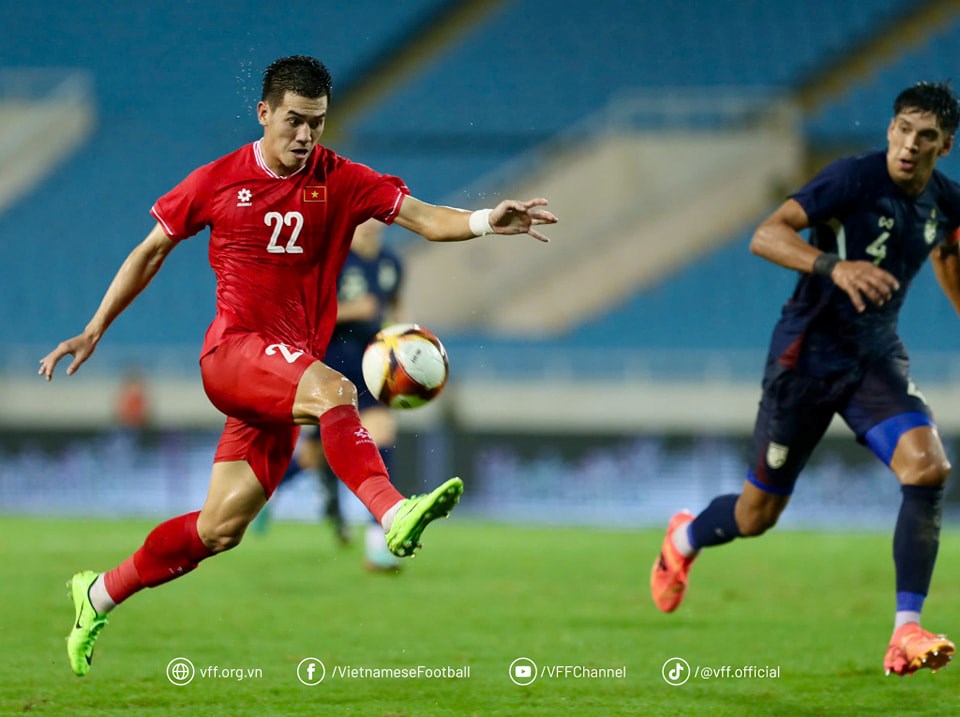 Đội tuyển Việt Nam bị Indonesia &aacute;p s&aacute;t tr&ecirc;n bảng xếp hạng FIFA - Ảnh 1