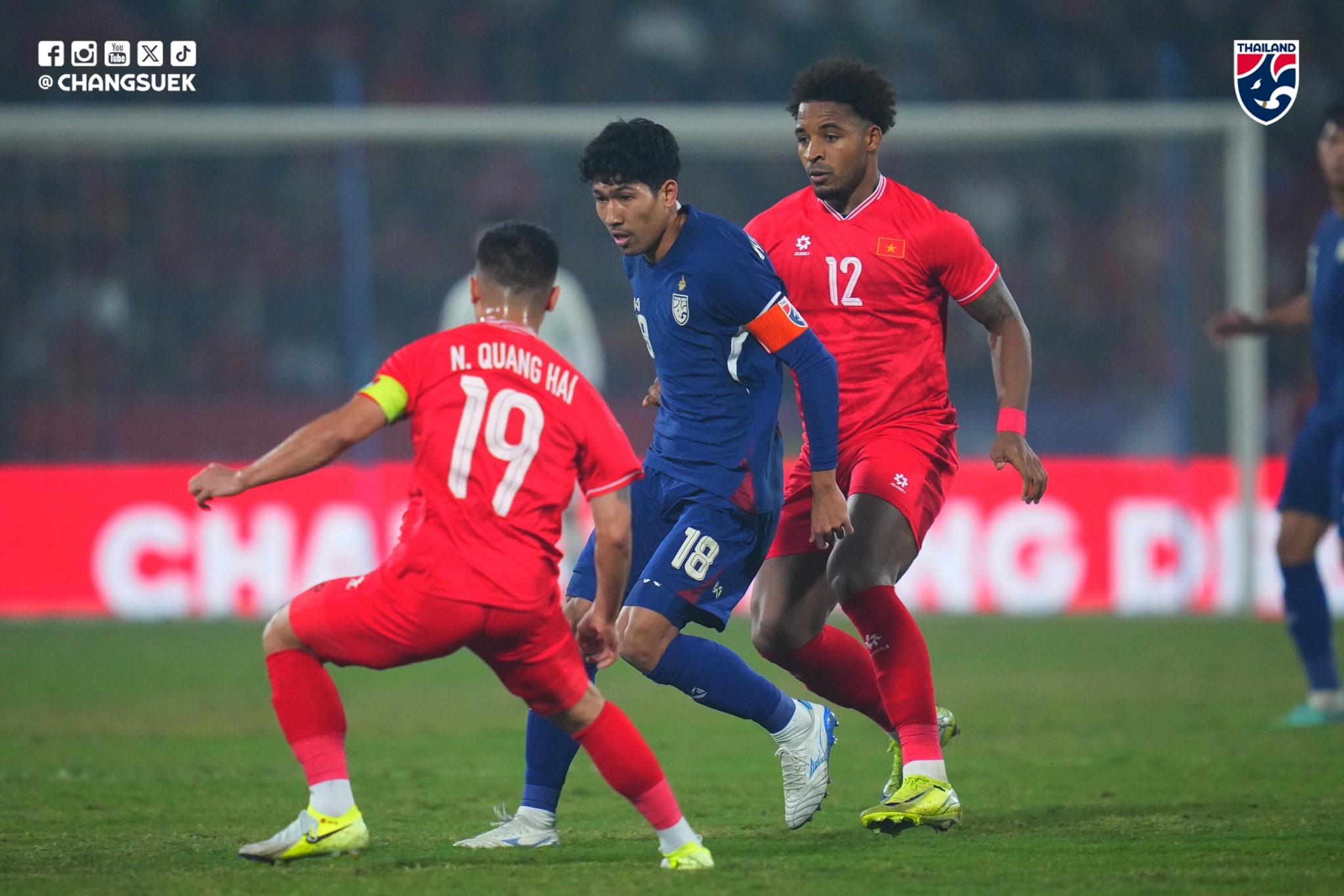 Đội tuyển Việt Nam tăng hạng sau chiến thắng Th&aacute;i Lan - Ảnh 1