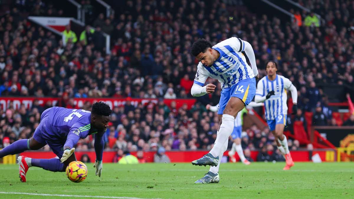 CĐV MU c&ocirc;ng k&iacute;ch dữ dội, gọi Onana l&agrave; g&atilde; hề - Ảnh 1