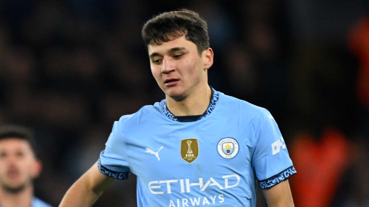 T&acirc;n binh Khusanov ra mắt thảm họa ở Man City - Ảnh 1