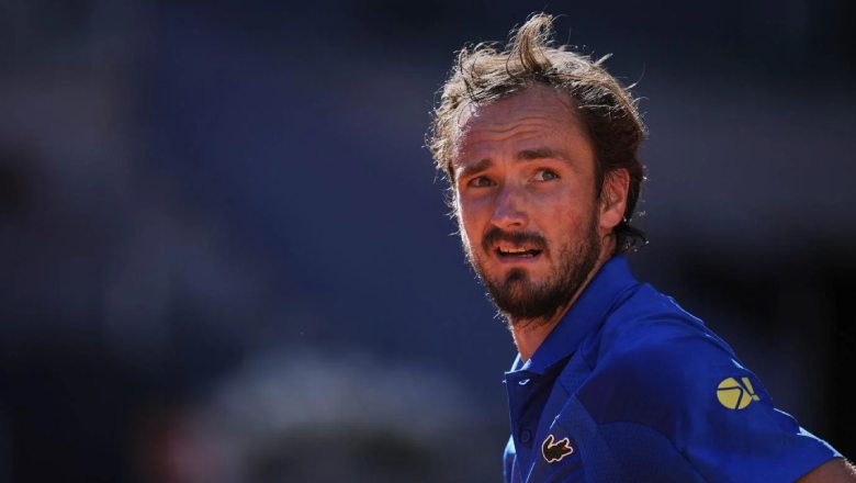 Medvedev thắng ‘thần tốc’ sau 63 phút, giành vé vào vòng 4 Madrid Open - Ảnh 1