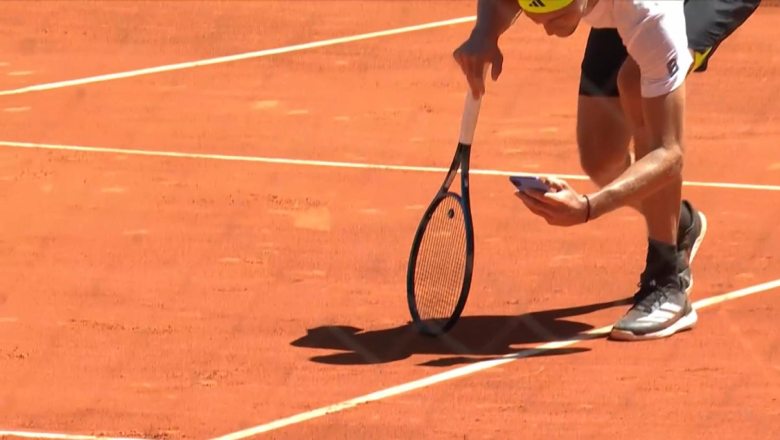 Zverev bị trọng tài phạt cảnh cáo vì lấy điện thoại chụp ảnh dấu bóng - Ảnh 1