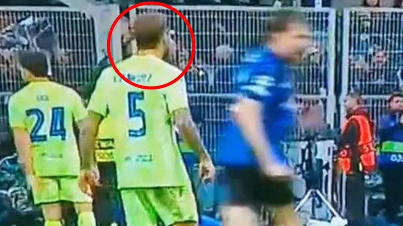 L&yacute; do dẫn tới m&agrave;n ẩu đả trong trận đấu giữa Inter vs Barcelona - Ảnh 1