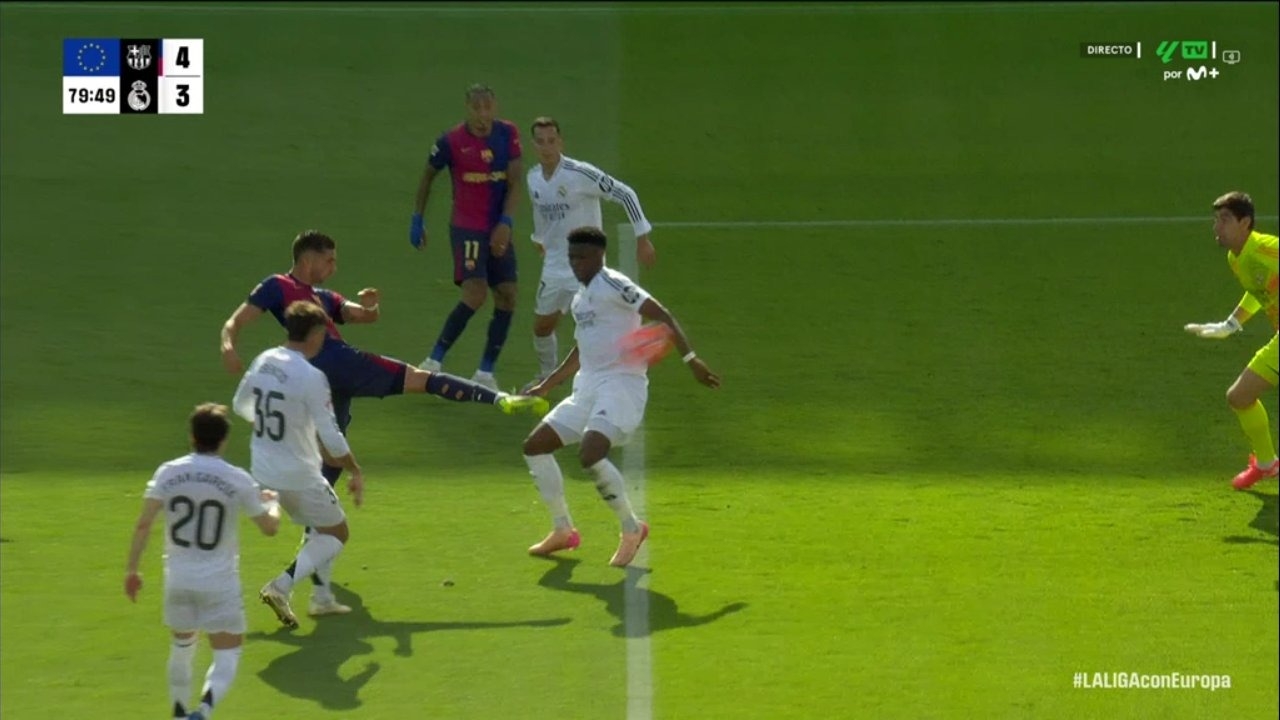 Trọng t&agrave;i 4 lần đưa ra quyết định c&oacute; lợi cho Real Madrid - Ảnh 2