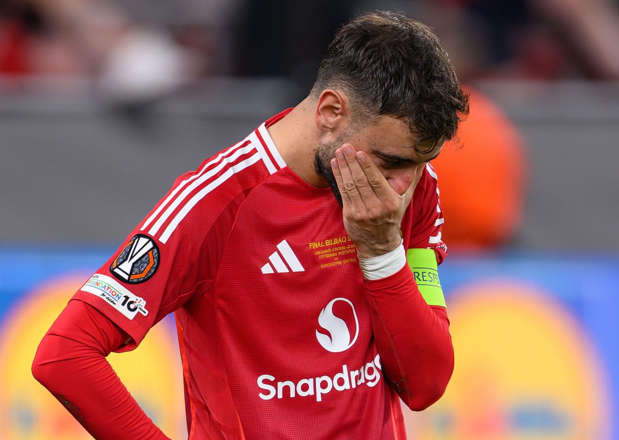 MU rao b&aacute;n to&agrave;n bộ đội h&igrave;nh sau thất bại ở chung kết c&uacute;p C2 - Ảnh 1