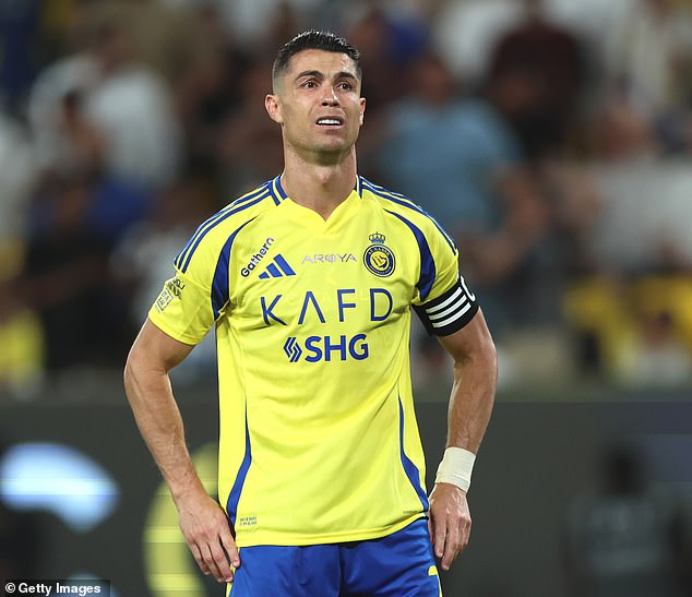 Ronaldo &aacute;m chỉ chia tay Al Nassr - Ảnh 1