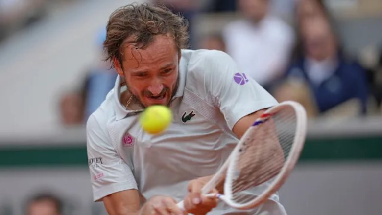 Zverev ‘phục thù’ Learner Tien, Medvedev thua sốc ở vòng 1 Roland Garros - Ảnh 1