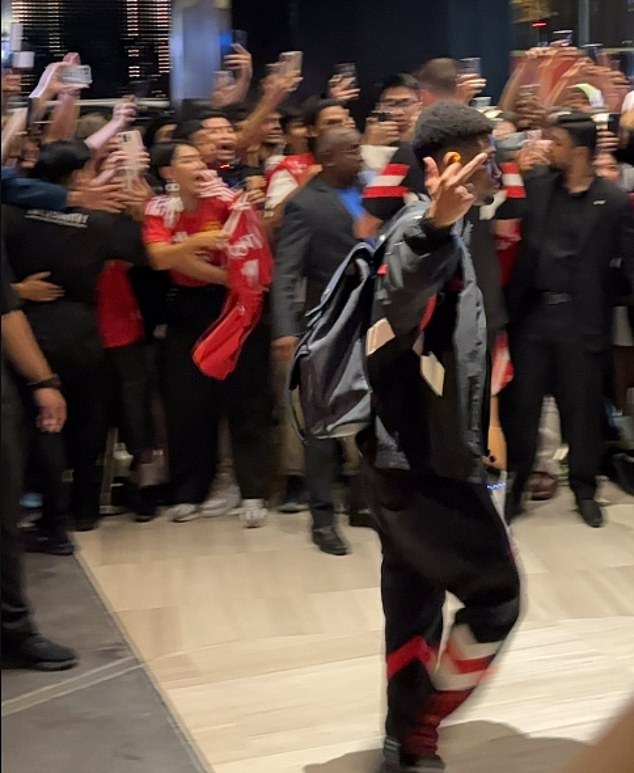 Amad Diallo c&oacute; h&agrave;nh động khiếm nh&atilde; sau trận thua C&aacute;c ng&ocirc;i sao Đ&ocirc;ng Nam &Aacute; - Ảnh 1