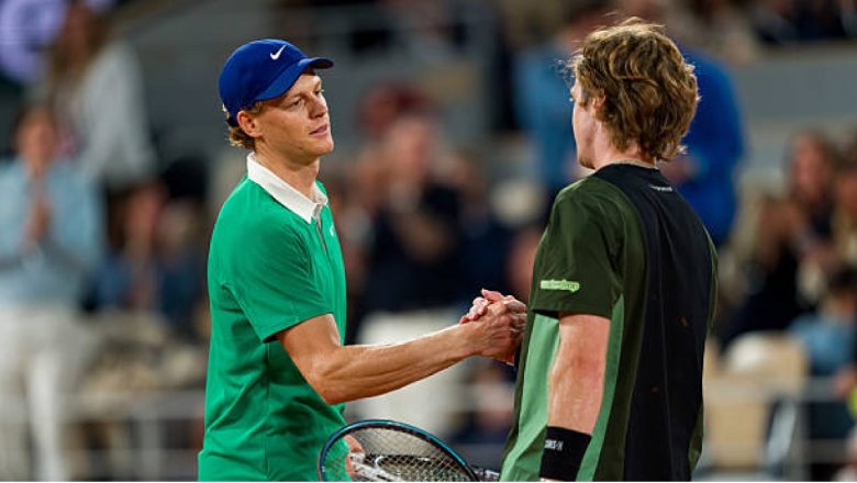 Sinner thắng đậm Rublev, vào tứ kết Roland Garros 2025 - Ảnh 1