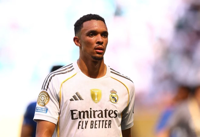 Trent Alexander-Arnold bị chỉ tr&iacute;ch v&igrave; m&agrave;n ra mắt tệ hại ở Real Madrid - Ảnh 1