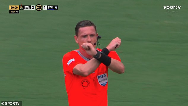 Antonio Rudiger bị ph&acirc;n biệt chủng tộc, FIFA v&agrave;o cuộc - Ảnh 1