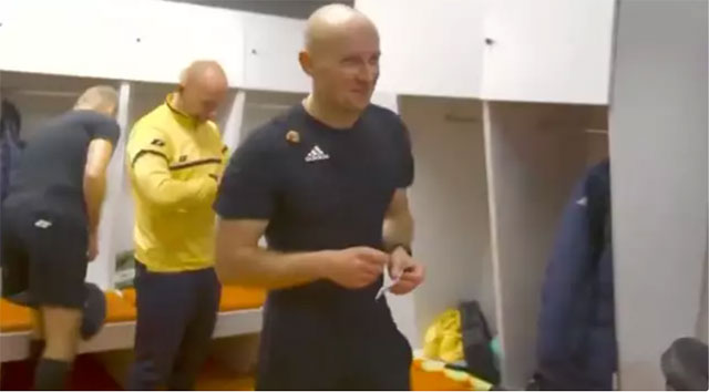 CĐV PSG phẫn nộ v&igrave; trọng t&agrave;i bắt trận gặp Real Madrid  - Ảnh 1