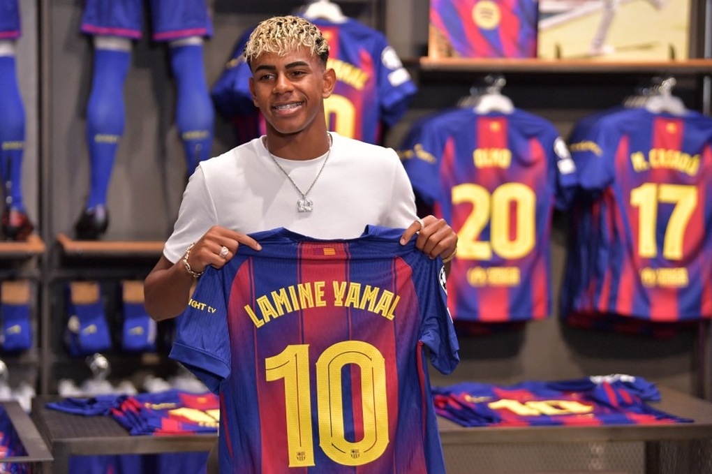 Lamine Yanal được tăng lương gấp 10 lần khi k&yacute; hợp đồng với Barcelona - Ảnh 1