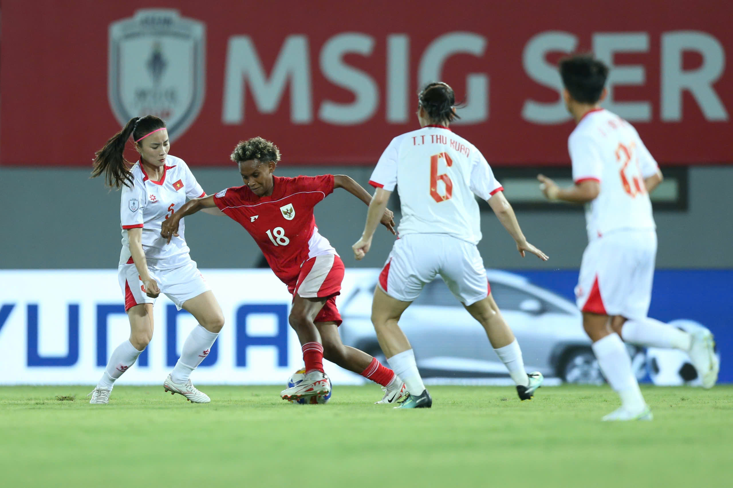 Thắng đậm Indonesia, tuyển nữ Việt Nam gi&agrave;nh v&eacute; v&agrave;o b&aacute;n kết - Ảnh 1