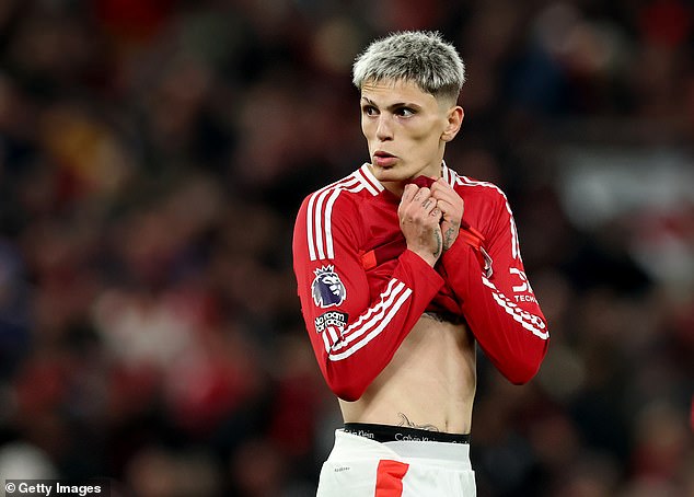 Nhất quyết đ&ograve;i sang Chelsea, Garnacho ra th&ocirc;ng điệp cứng rắn với MU - Ảnh 1