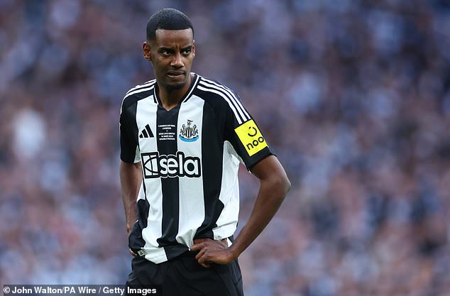Alexander Isak tố thất hứa, Newcastle đ&aacute;p trả đanh th&eacute;p - Ảnh 1