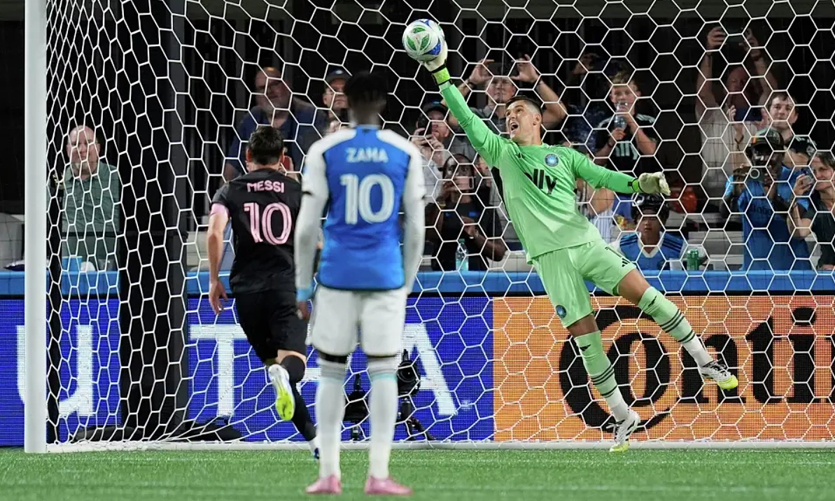 Messi đ&aacute; hỏng phạt đền, Inter Miami chịu trận thua đậm - Ảnh 1