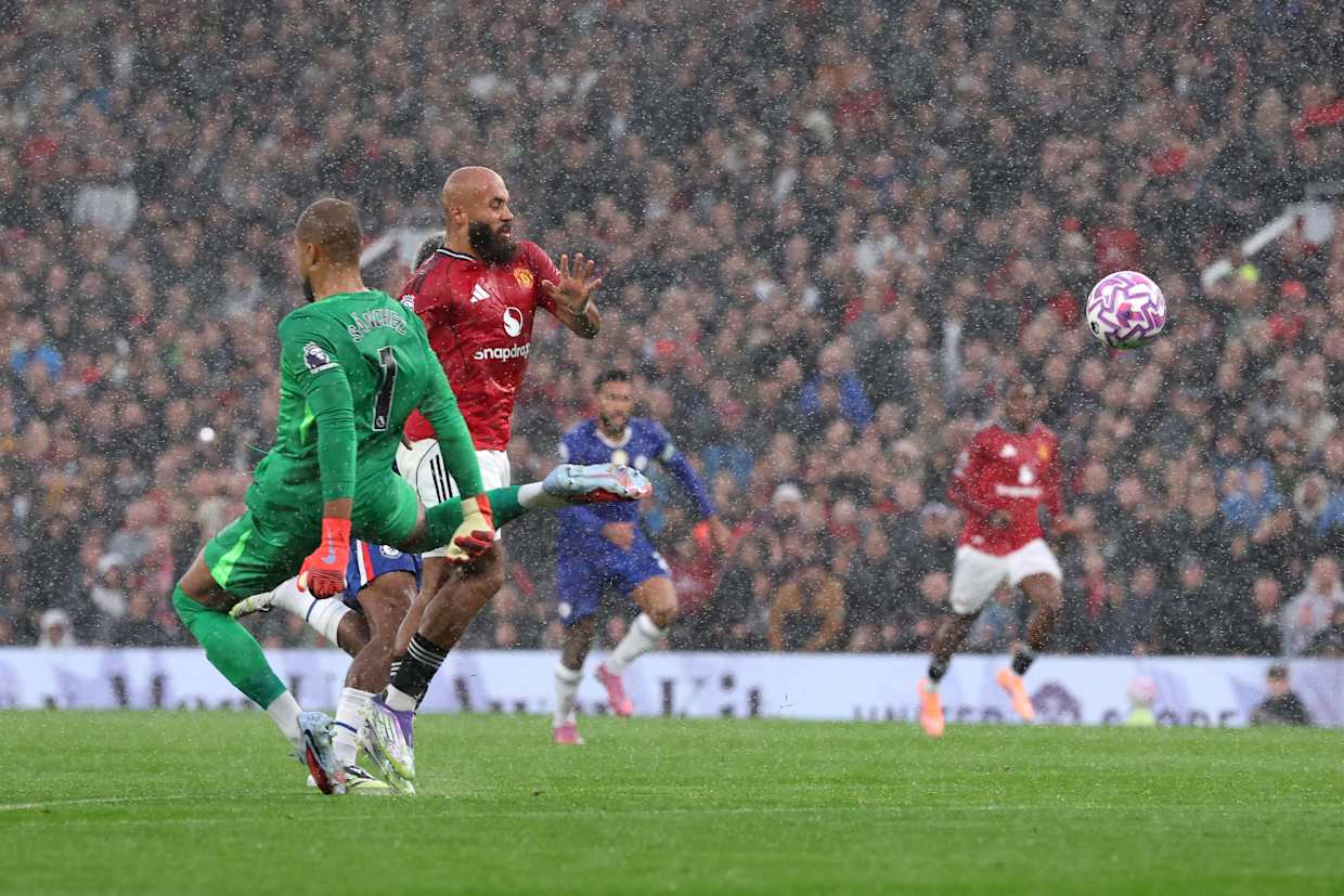 &lsquo;Tội đồ&rsquo; Robert Sanchez lập kỷ lục kh&ocirc;ng mong muốn ở Chelsea - Ảnh 1