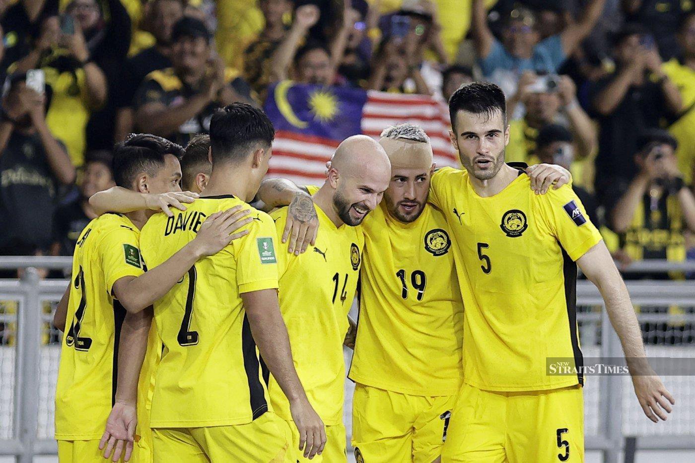 FIFA phạt nặng Malaysia v&igrave; sử dụng cầu thủ nhập tịch tr&aacute;i ph&eacute;p gặp tuyển Việt Nam - Ảnh 1