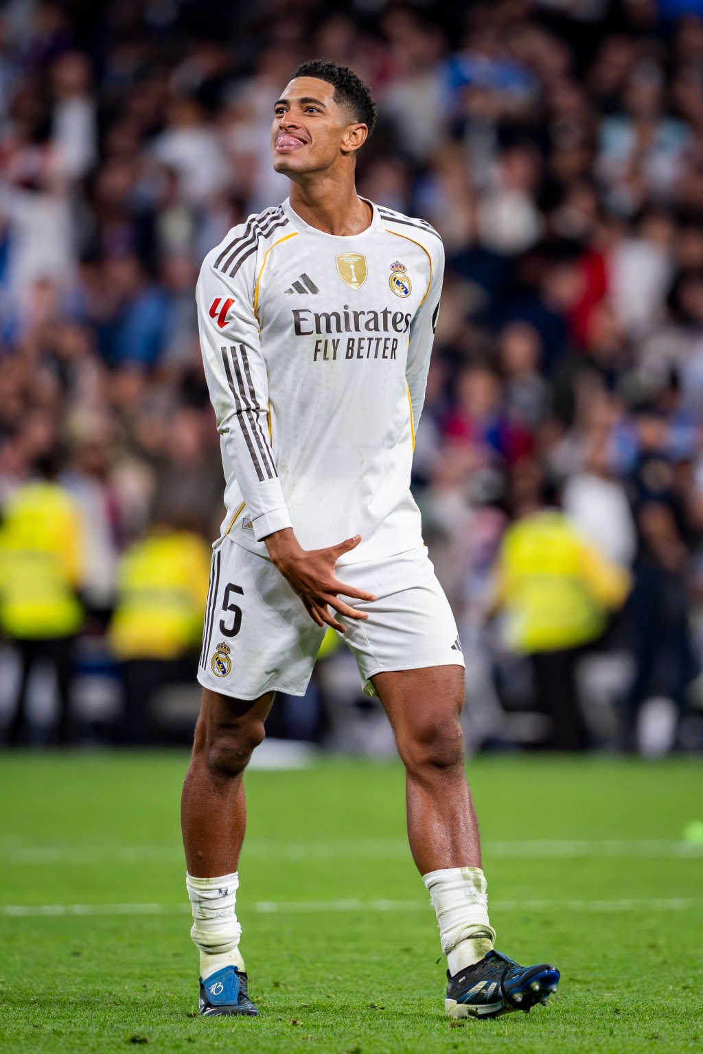 Bellingham đối diện với nguy cơ bị phạt v&igrave; h&agrave;nh động tranh c&atilde;i ở El Clasico - Ảnh 1