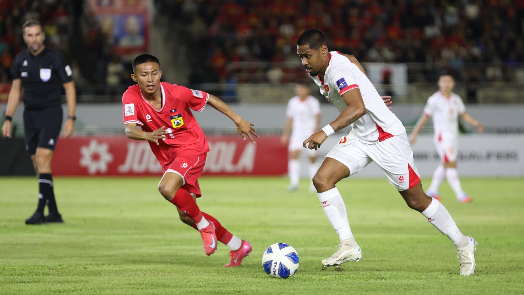 Xu&acirc;n Son ghi b&agrave;n, tuyển Việt Nam thắng nhọc nhằn L&agrave;o - Ảnh 1