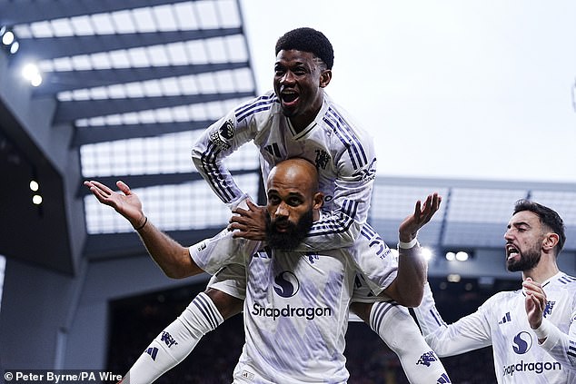 HLV Amorim tiết lộ t&igrave;nh trạng chấn thương của Benjamin Sesko - Ảnh 1